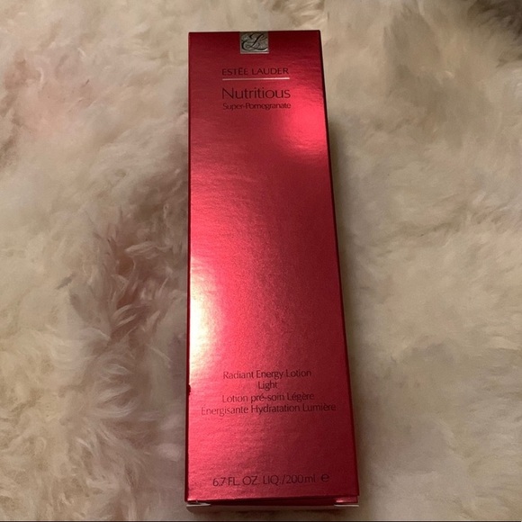 Estée Lauder Nutritious Super Light Pomegranate Lotion - Picture 2 of 4